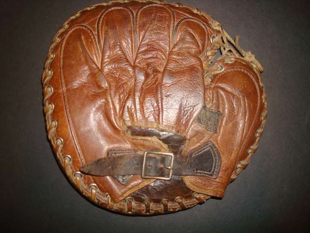 Babe Ruth Reach Home Run Special Catchers Mitt Back